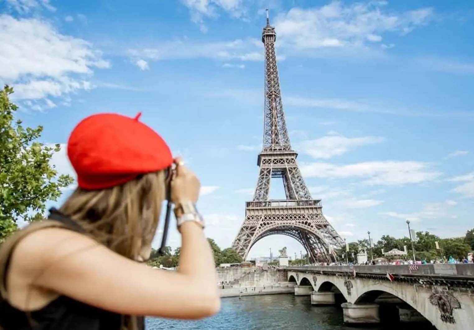 How to tour Paris on a budget?